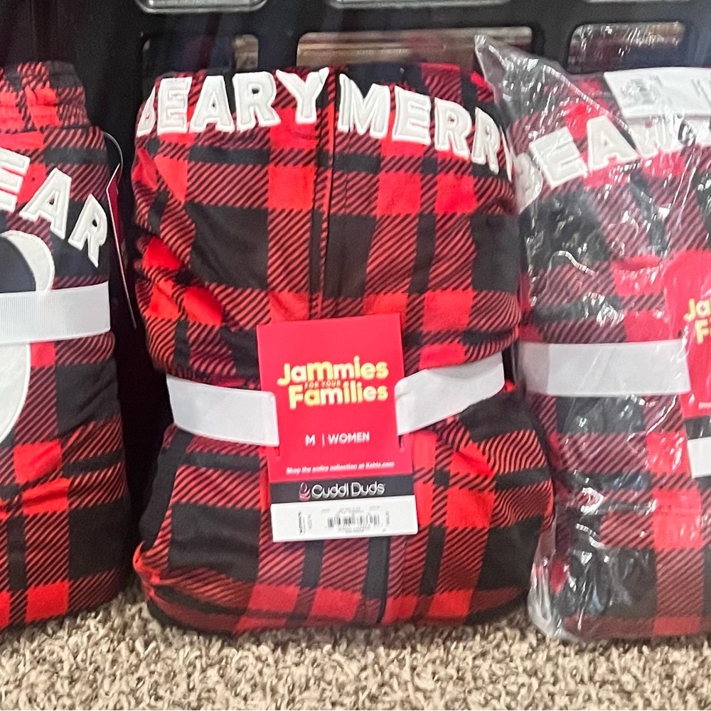 Cuddl Duds Mama Bear pjs Christmas - Picture 2 of 3